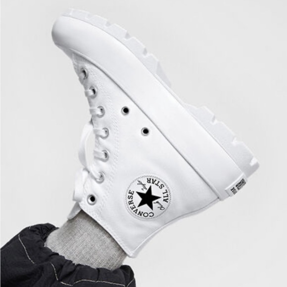 βοΈNWTβοΈ WOMEN'S CONVERSE LUG HIGH TOPS - Picture 3 of 16